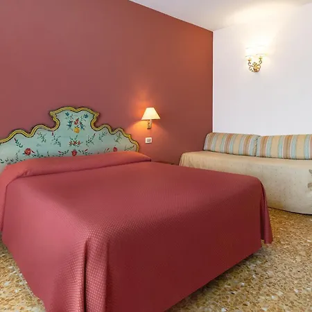 Residenza Dei Fiori מלון דירות קנרו ריביירה