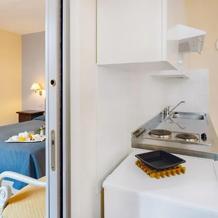 Residenza Dei Fiori Lägenhetshotell 4*